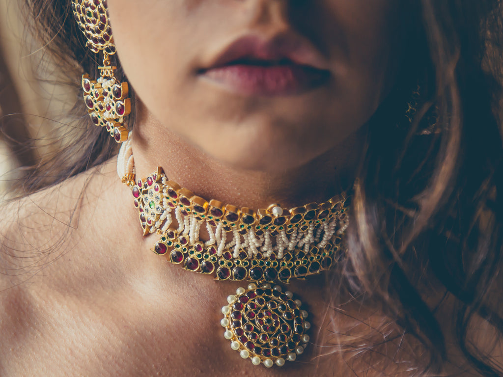 Ahilya Choker - Aaharya